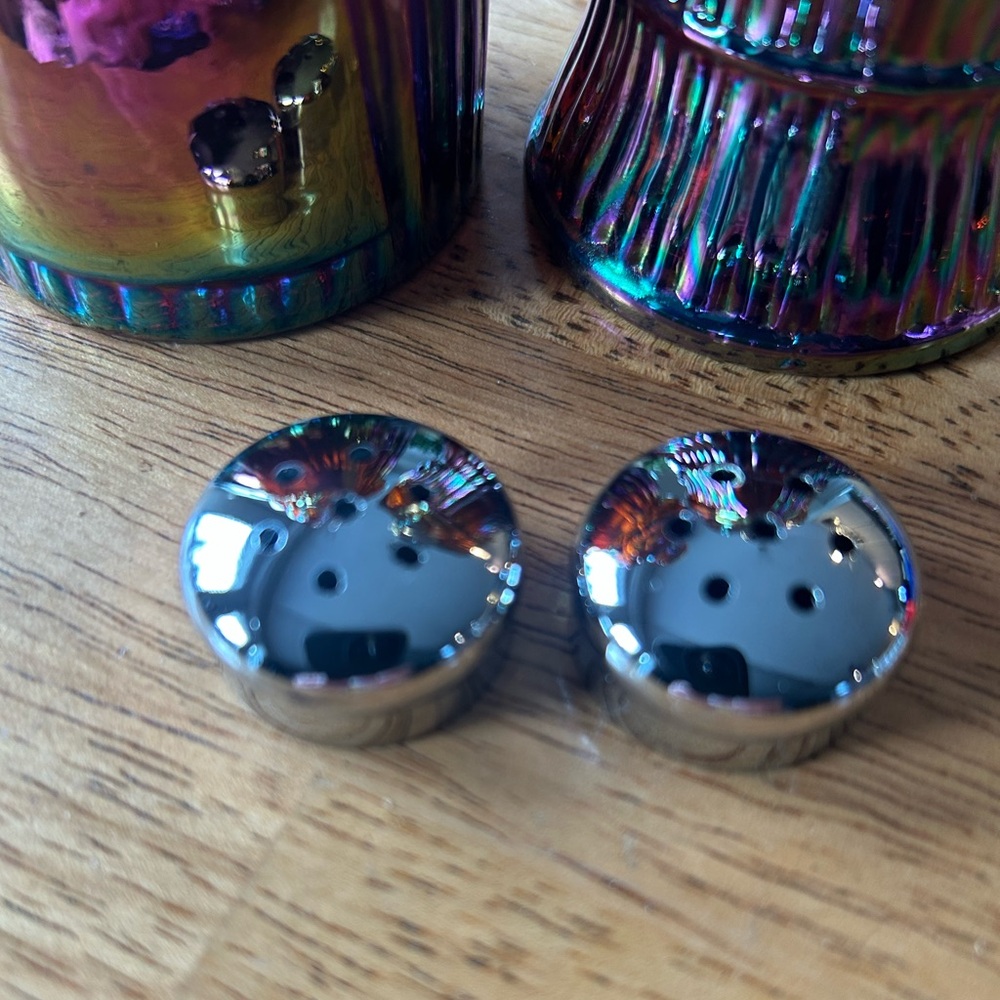 Vintage Carnival Glass Salt & Pepper Shakers - Picture 8 of 10